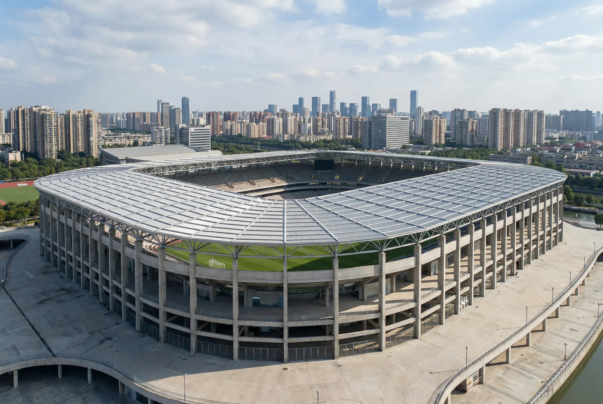 Open-air stadium without shading